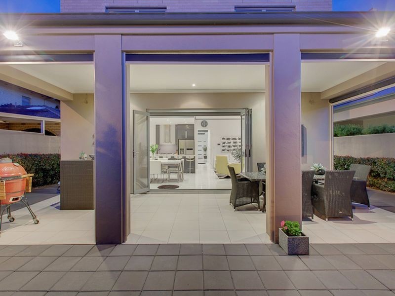 4 Bluelake Court, Tennyson SA 5022