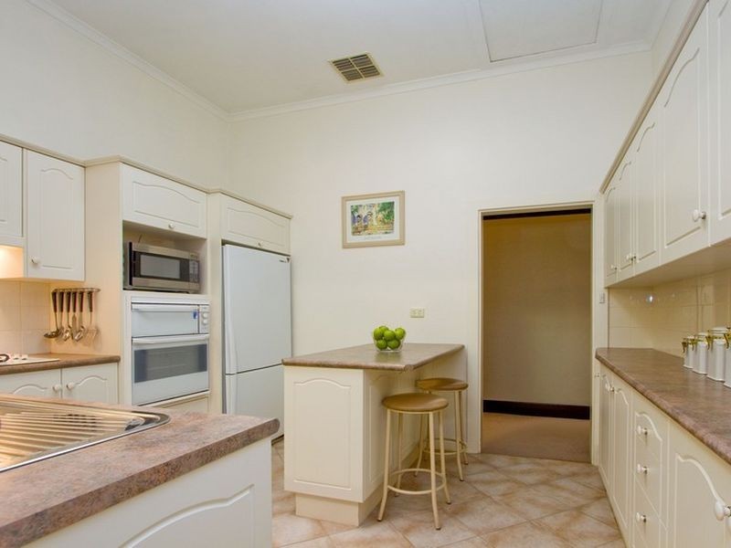 7 Wattle Avenue, Lower Mitcham SA 5062