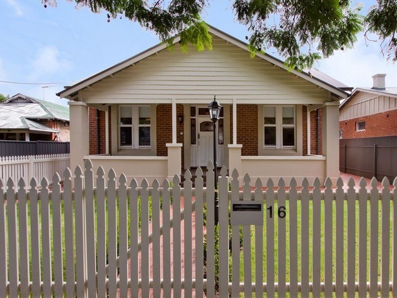 16 Dryden Road, Black Forest SA 5035