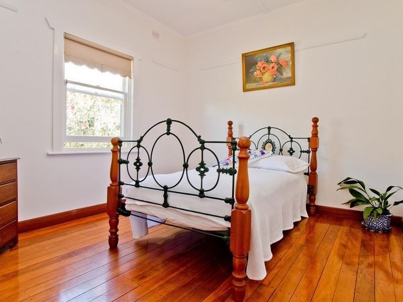 34 The Grove, Lower Mitcham SA 5062