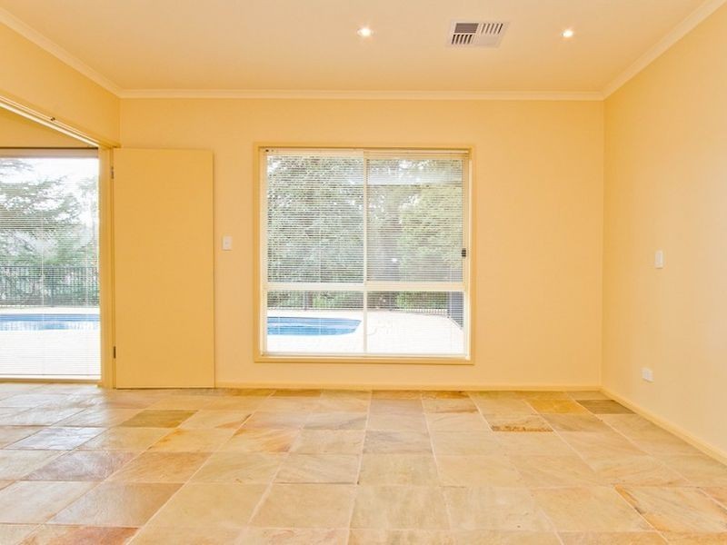 6 Emmett Road, Crafers West SA 5152