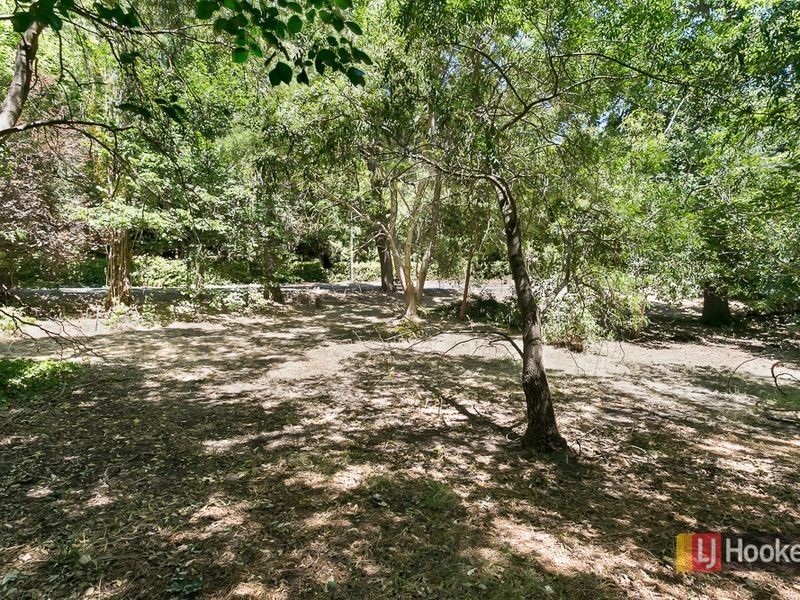 24 Pine Street, Stirling SA 5152