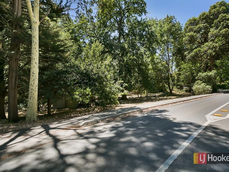 24 Pine Street, Stirling SA 5152