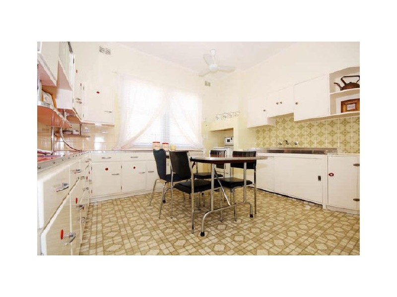 6 Winifred Avenue, Black Forest SA 5035