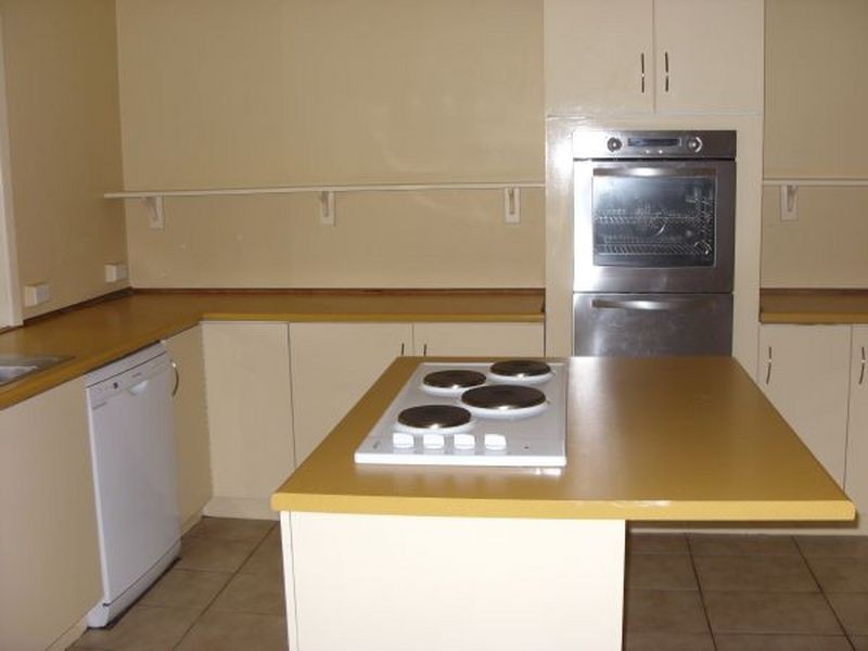 8 Tutt Avenue, Kingswood SA 5062