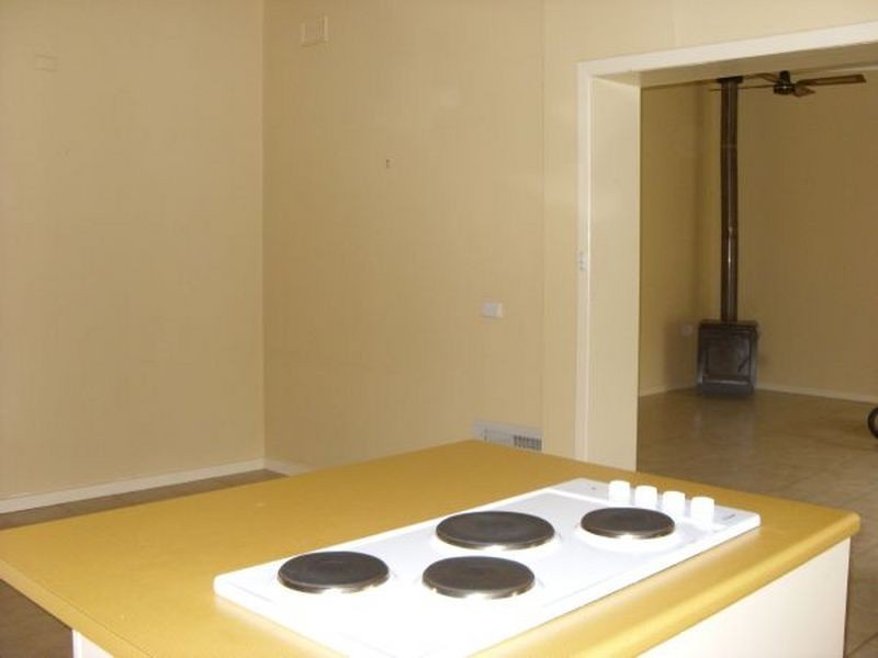 8 Tutt Avenue, Kingswood SA 5062