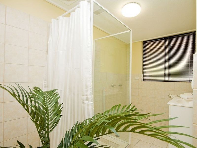 8/21 Laught Avenue, Black Forest SA 5035