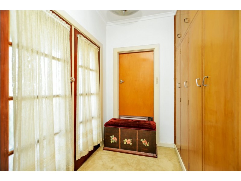 15 Warne Street, Victor Harbor SA 5211