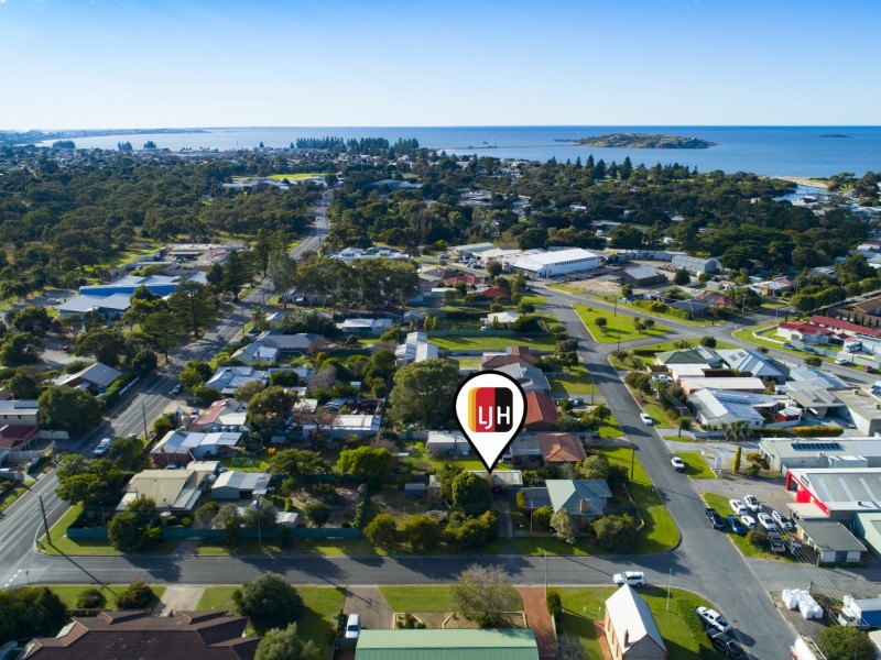 15 Warne Street, Victor Harbor SA 5211