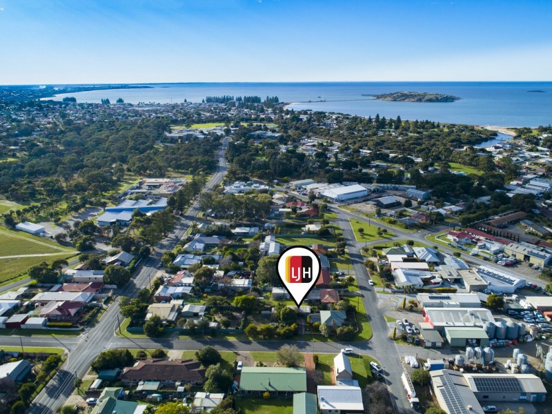15 Warne Street, Victor Harbor SA 5211