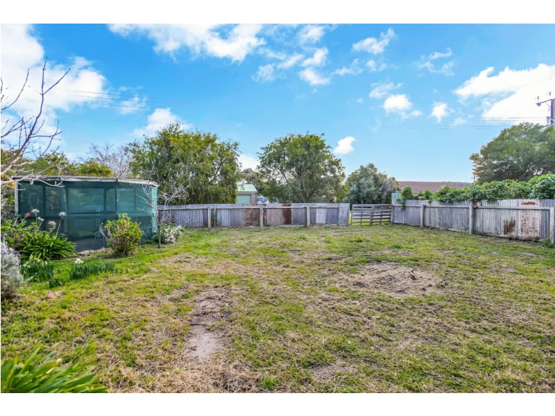 15 Warne Street, Victor Harbor SA 5211