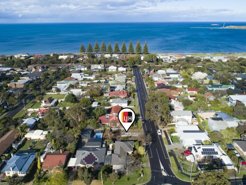 20 Pine Avenue, Victor Harbor SA 5211