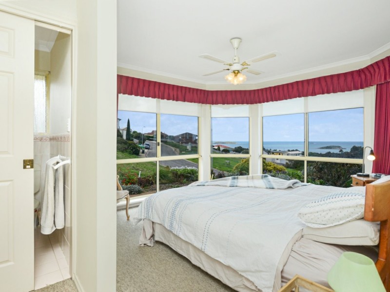 2 Baleen Court, Encounter Bay SA 5211