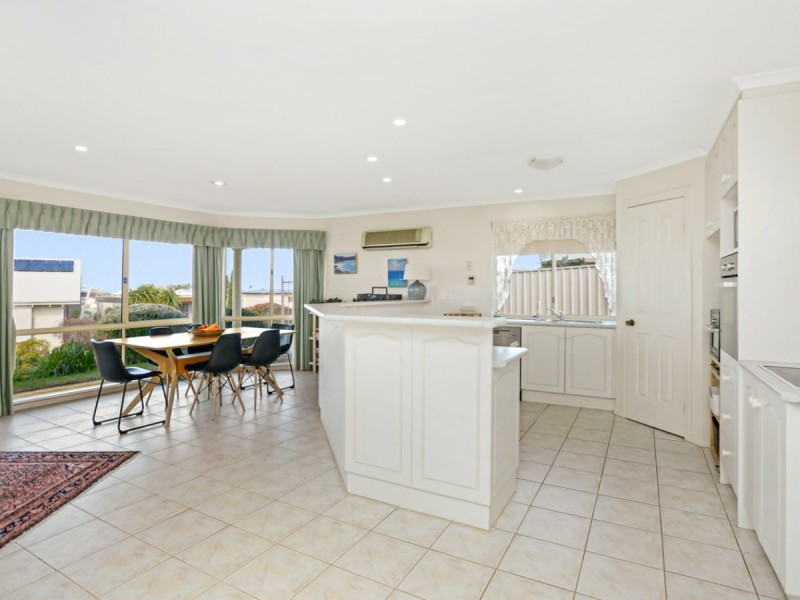 2 Baleen Court, Encounter Bay SA 5211