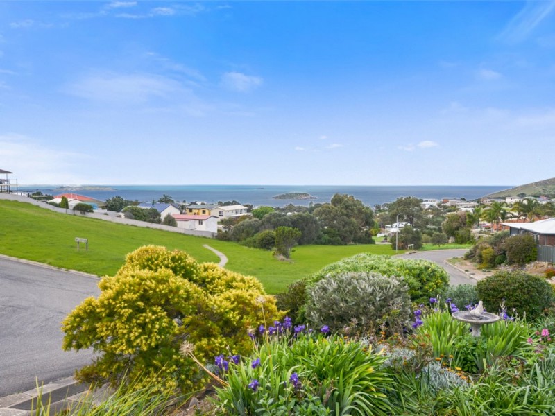 2 Baleen Court, Encounter Bay SA 5211