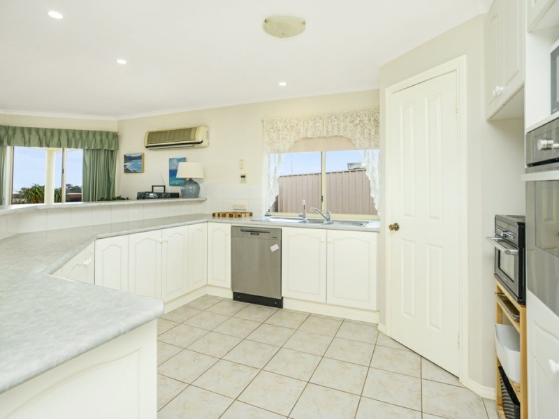 2 Baleen Court, Encounter Bay SA 5211