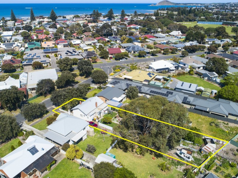 11 Forrest Street, Victor Harbor SA 5211