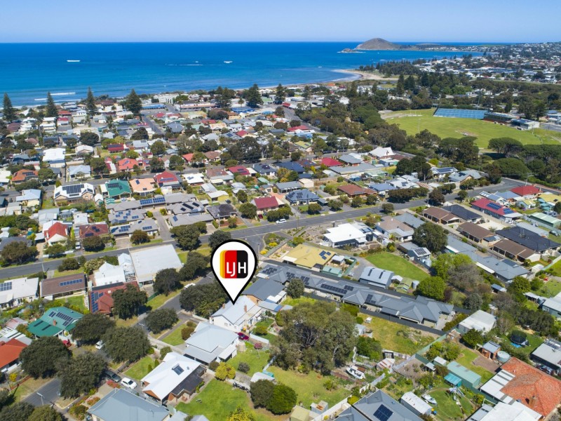11 Forrest Street, Victor Harbor SA 5211