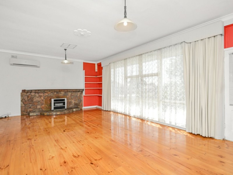 11 Riverview Road, Victor Harbor SA 5211