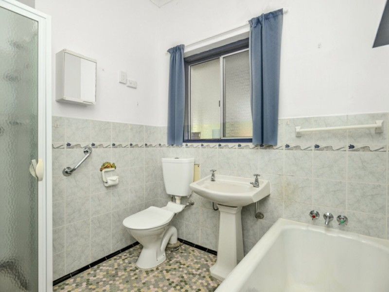 11 Riverview Road, Victor Harbor SA 5211