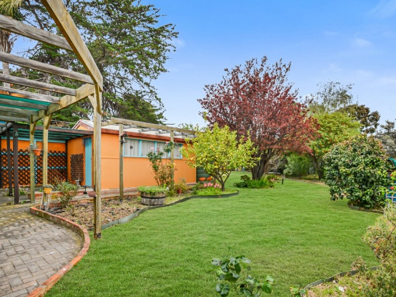 11 Riverview Road, Victor Harbor SA 5211