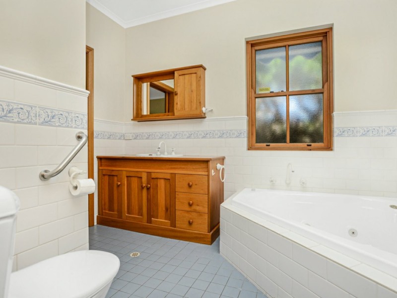 49 The Crescent, Mccracken SA 5211