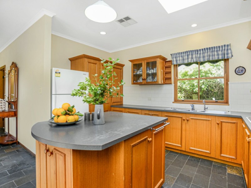 49 The Crescent, Mccracken SA 5211