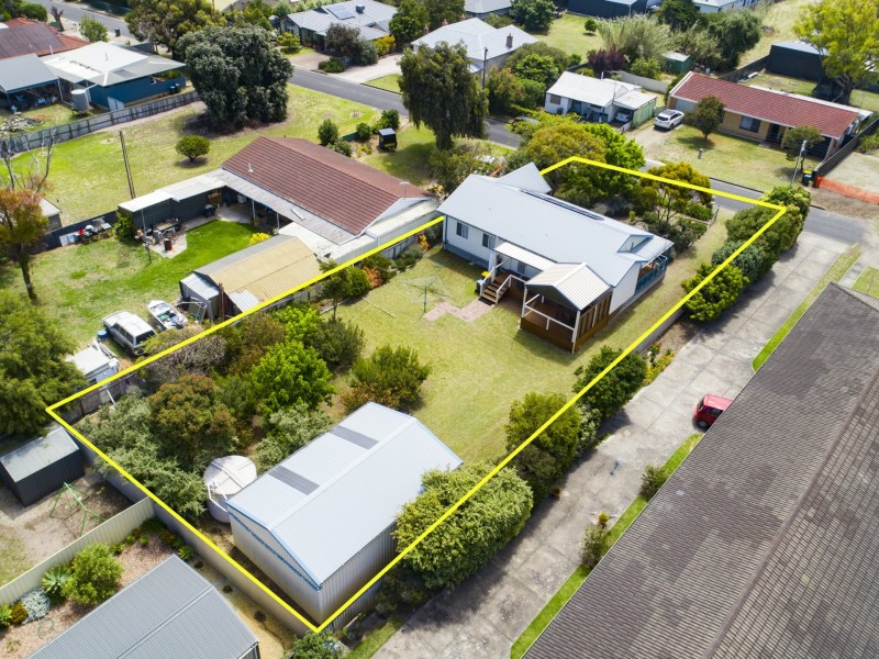 6 Russell Street, Encounter Bay SA 5211