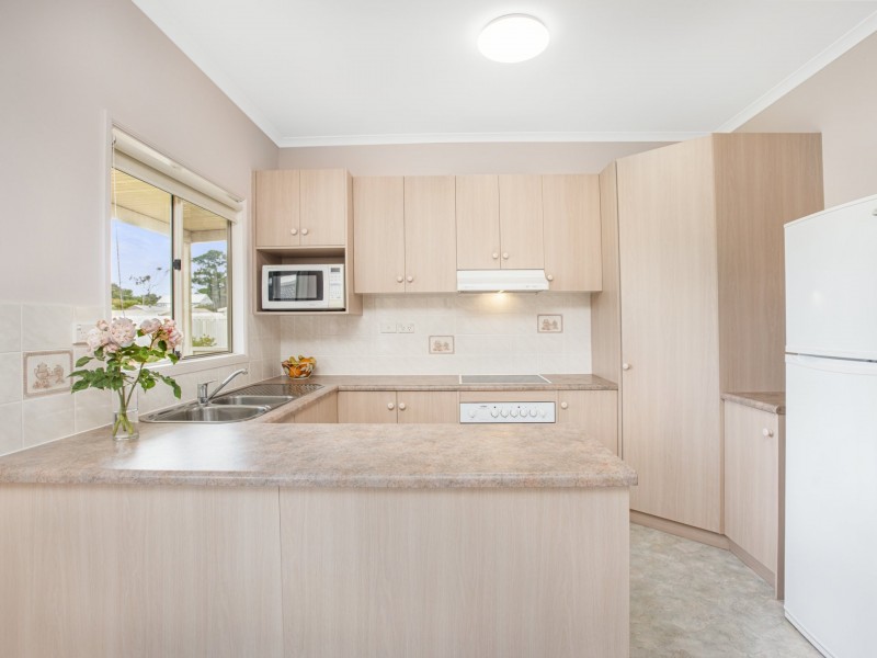 6 Russell Street, Encounter Bay SA 5211