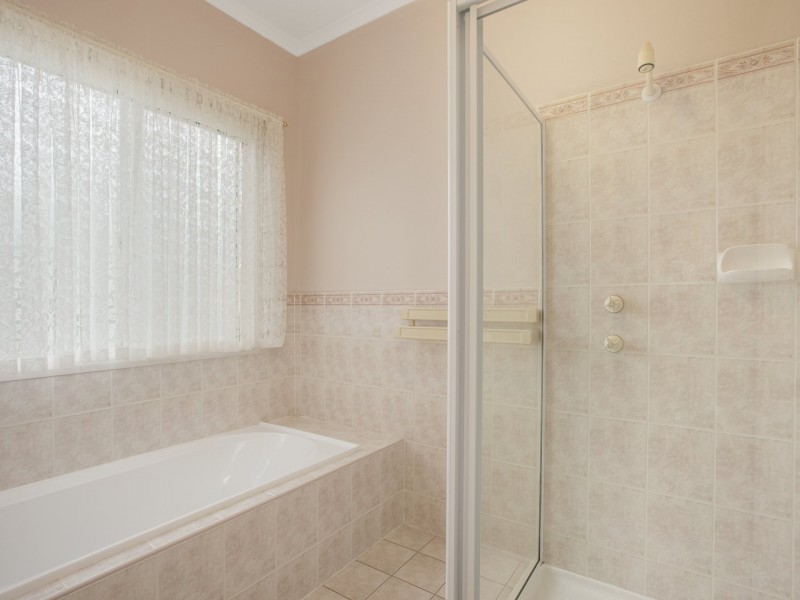 6 Russell Street, Encounter Bay SA 5211