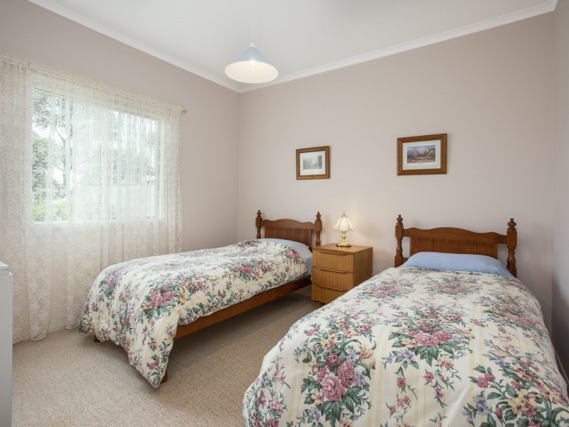 6 Russell Street, Encounter Bay SA 5211