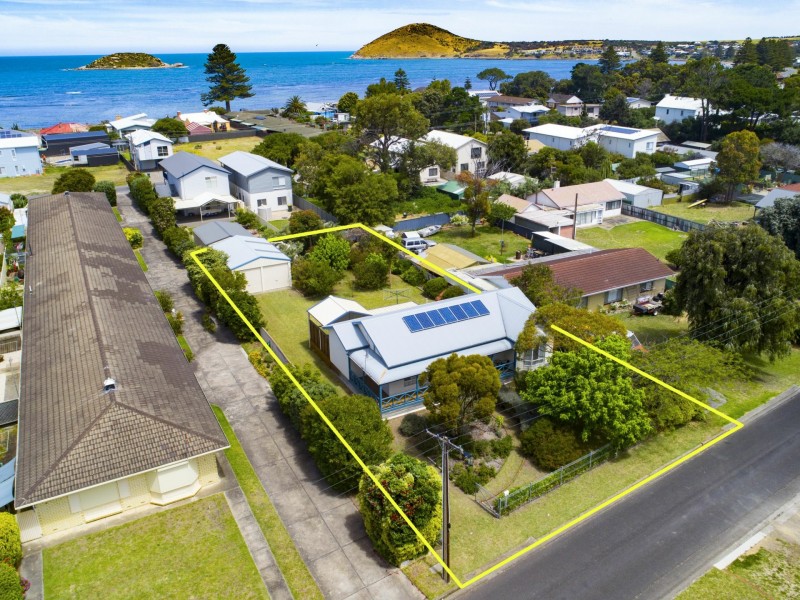 6 Russell Street, Encounter Bay SA 5211