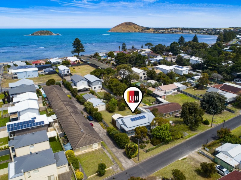 6 Russell Street, Encounter Bay SA 5211
