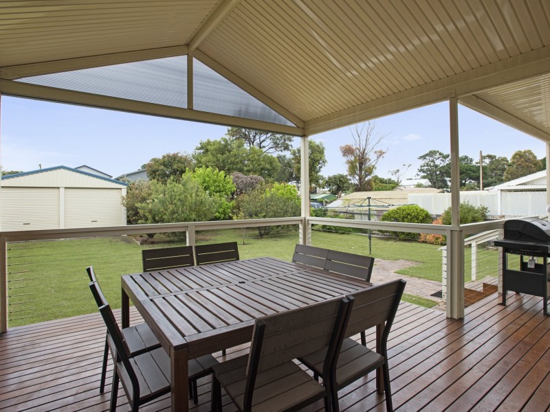 6 Russell Street, Encounter Bay SA 5211