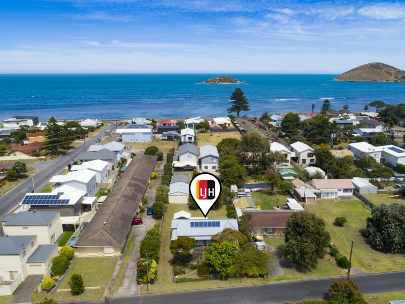 6 Russell Street, Encounter Bay SA 5211