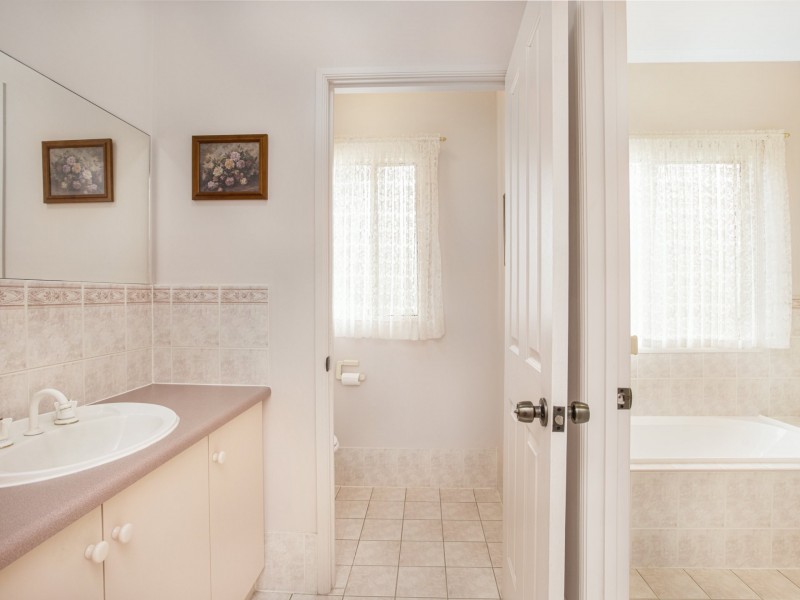 6 Russell Street, Encounter Bay SA 5211