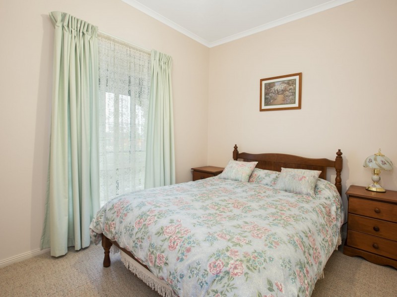 6 Russell Street, Encounter Bay SA 5211