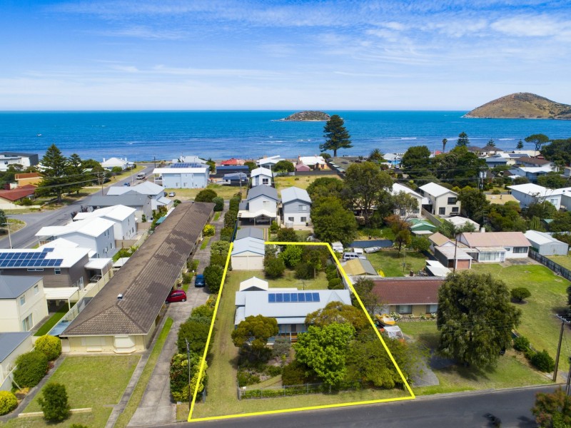 6 Russell Street, Encounter Bay SA 5211