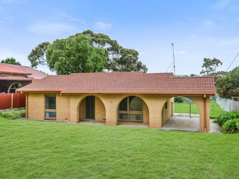 16 Pine Avenue, Victor Harbor SA 5211