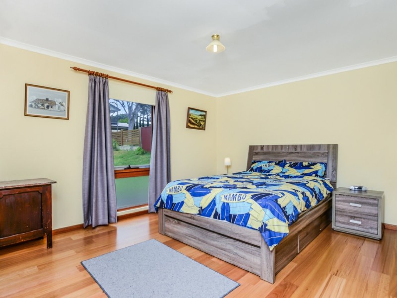 16 Pine Avenue, Victor Harbor SA 5211