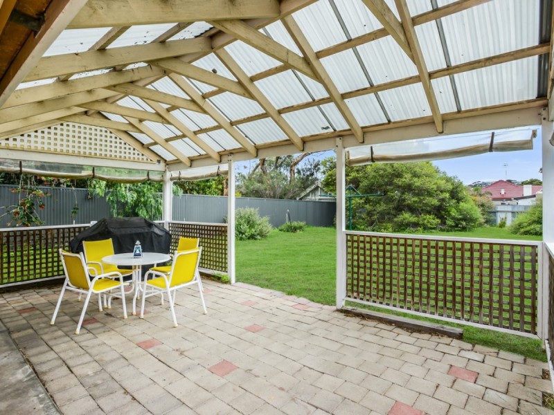 16 Pine Avenue, Victor Harbor SA 5211