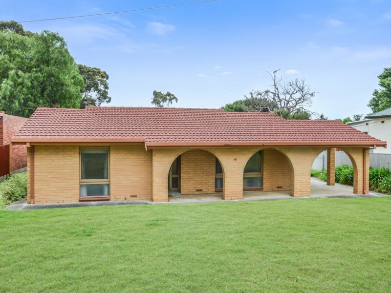 16 Pine Avenue, Victor Harbor SA 5211