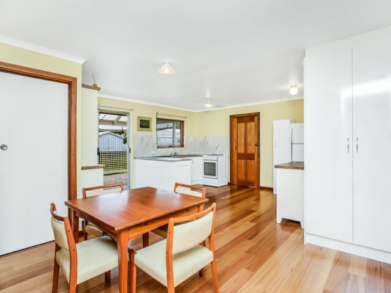 16 Pine Avenue, Victor Harbor SA 5211