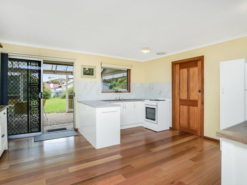 16 Pine Avenue, Victor Harbor SA 5211