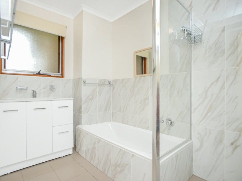 16 Pine Avenue, Victor Harbor SA 5211