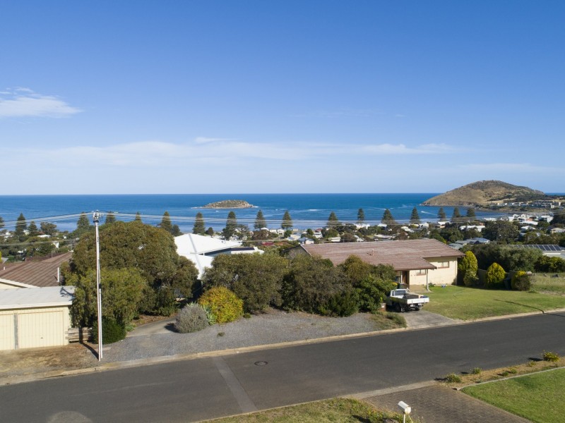 7 Rumbelow  Street, Encounter Bay SA 5211