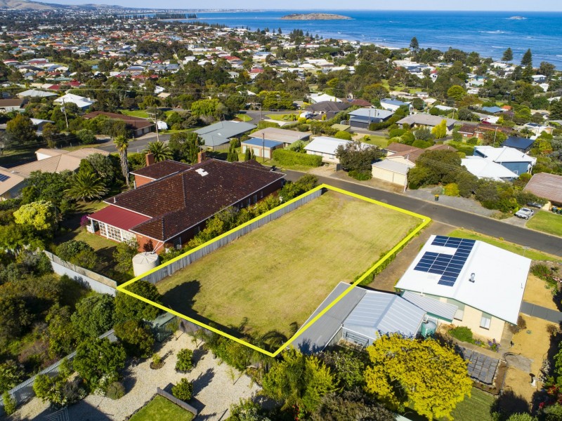 7 Rumbelow  Street, Encounter Bay SA 5211