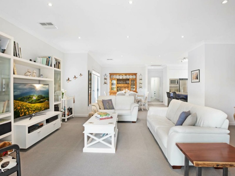 6 Central Drive, Victor Harbor SA 5211