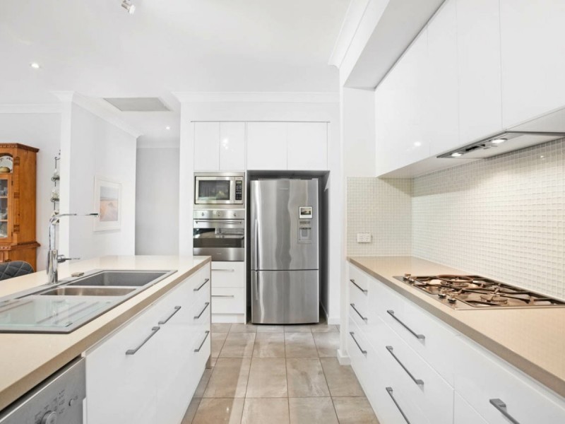 6 Central Drive, Victor Harbor SA 5211