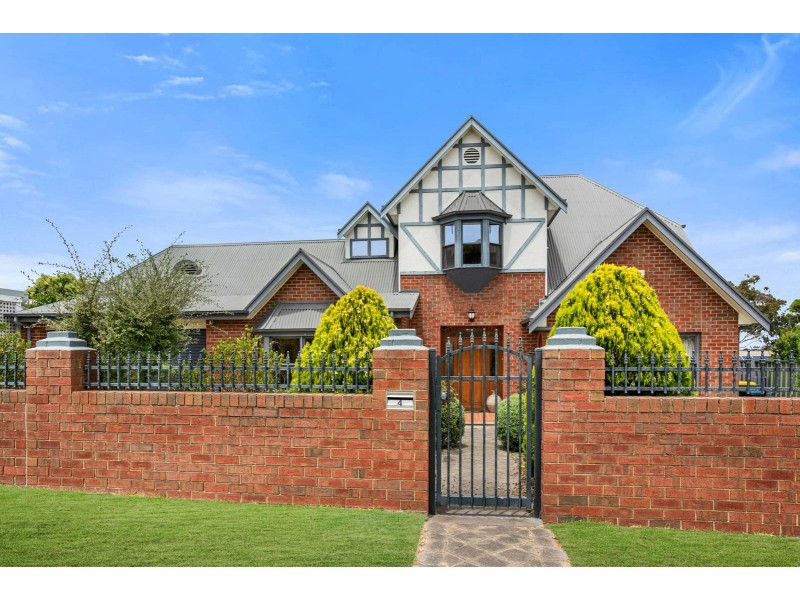 4 Adamson Street, Hayborough SA 5211